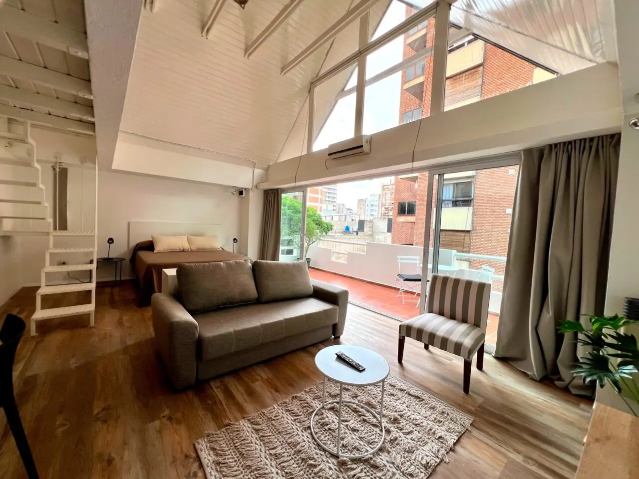 Piso 4 - Laprida Once - Living cama balcon escalera
