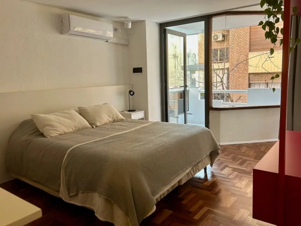 Piso 2 - LapridaOnce Córdoba Argentina Departamento de alquiler temporal - cama balcon